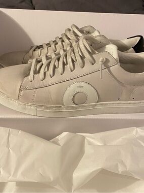 Oliver Cabell Off-White Leather Low-Top Sneakers Not even worn a handful times